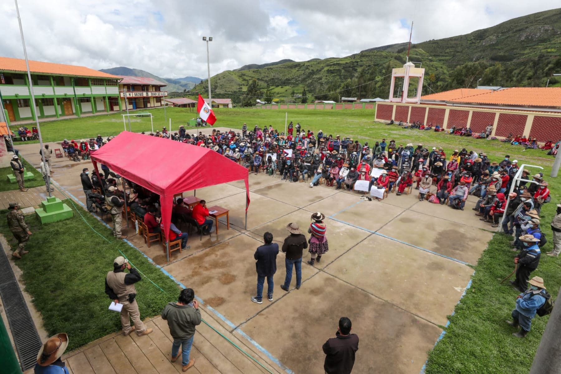 Comunidades levantan bloqueo de corredor minero