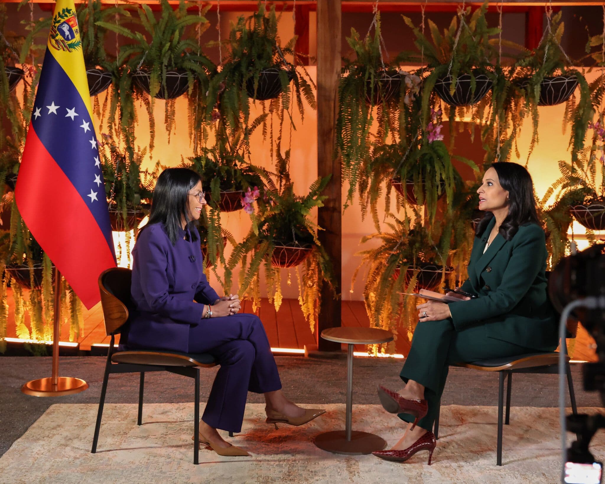 Nueva presidenta de Venezuela promete convocar a elecciones
