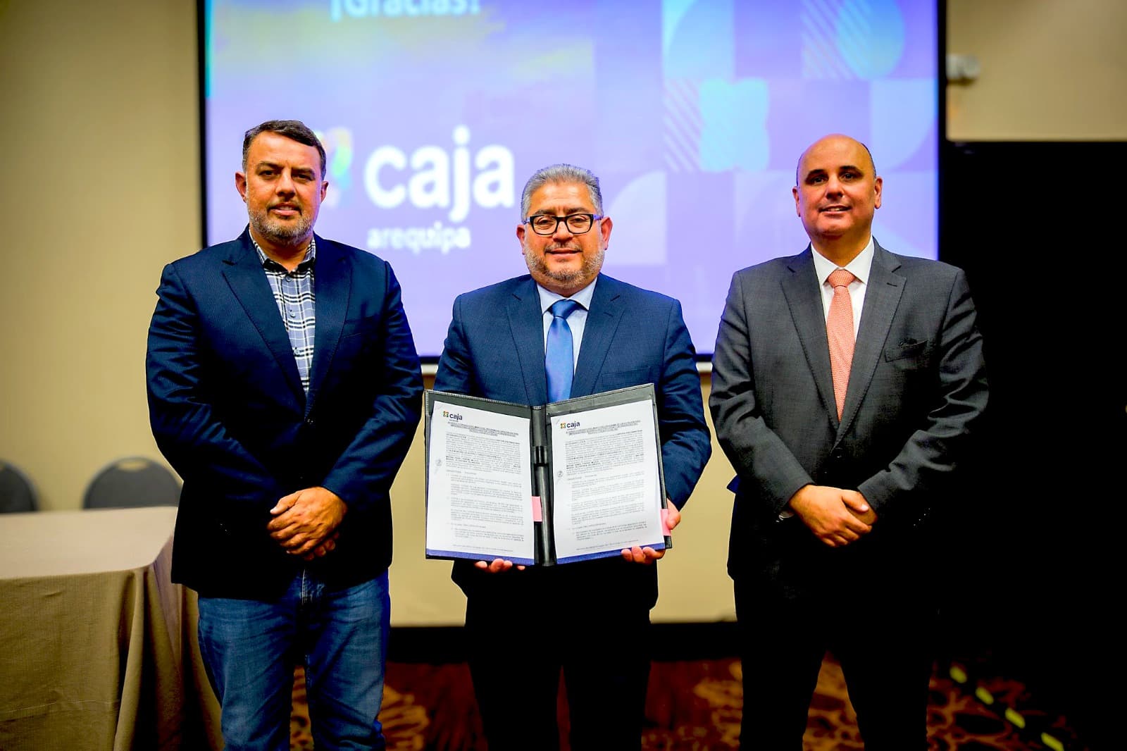 Caja Arequipa capacita a microempresarios y emprendedores en alianza con COFIDE