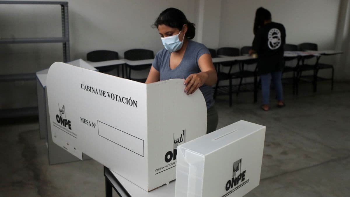 JNE exhorta a electores dejar su celular en la mesa de votación