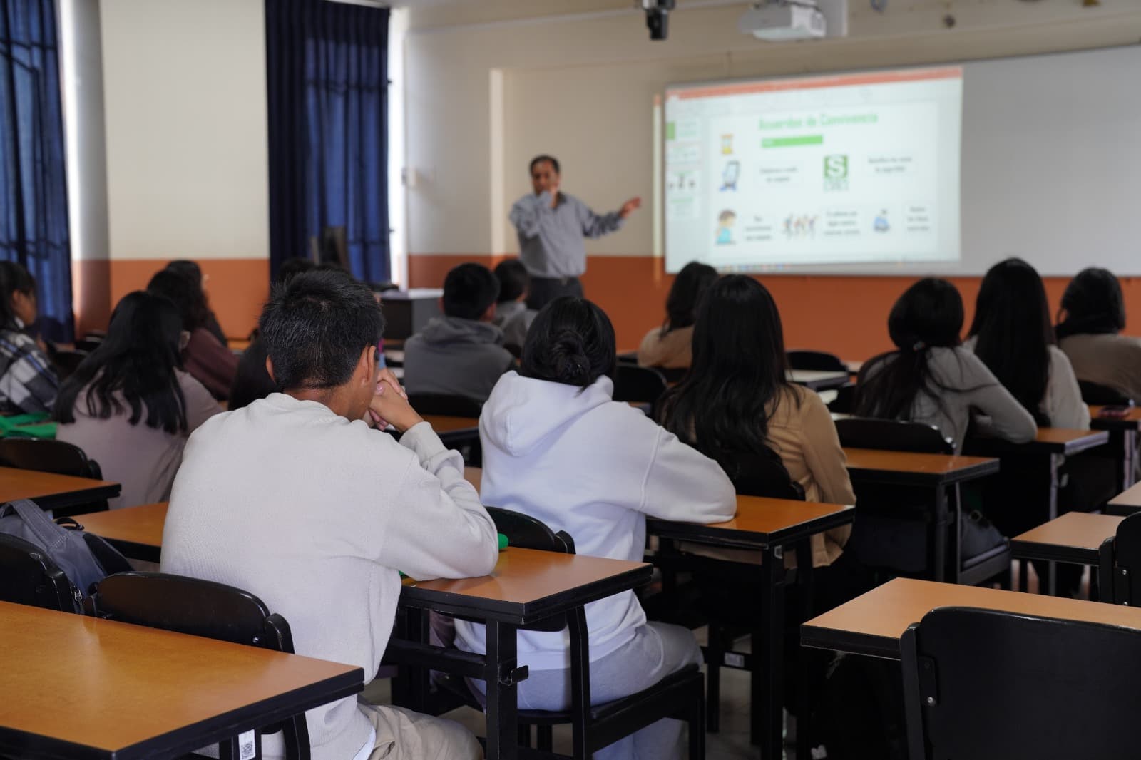 UCSM prepara gratis a 180 adolescentes en Sachaca