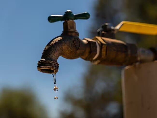 Suspenden el servicio de agua potable hasta las 23:00 horas