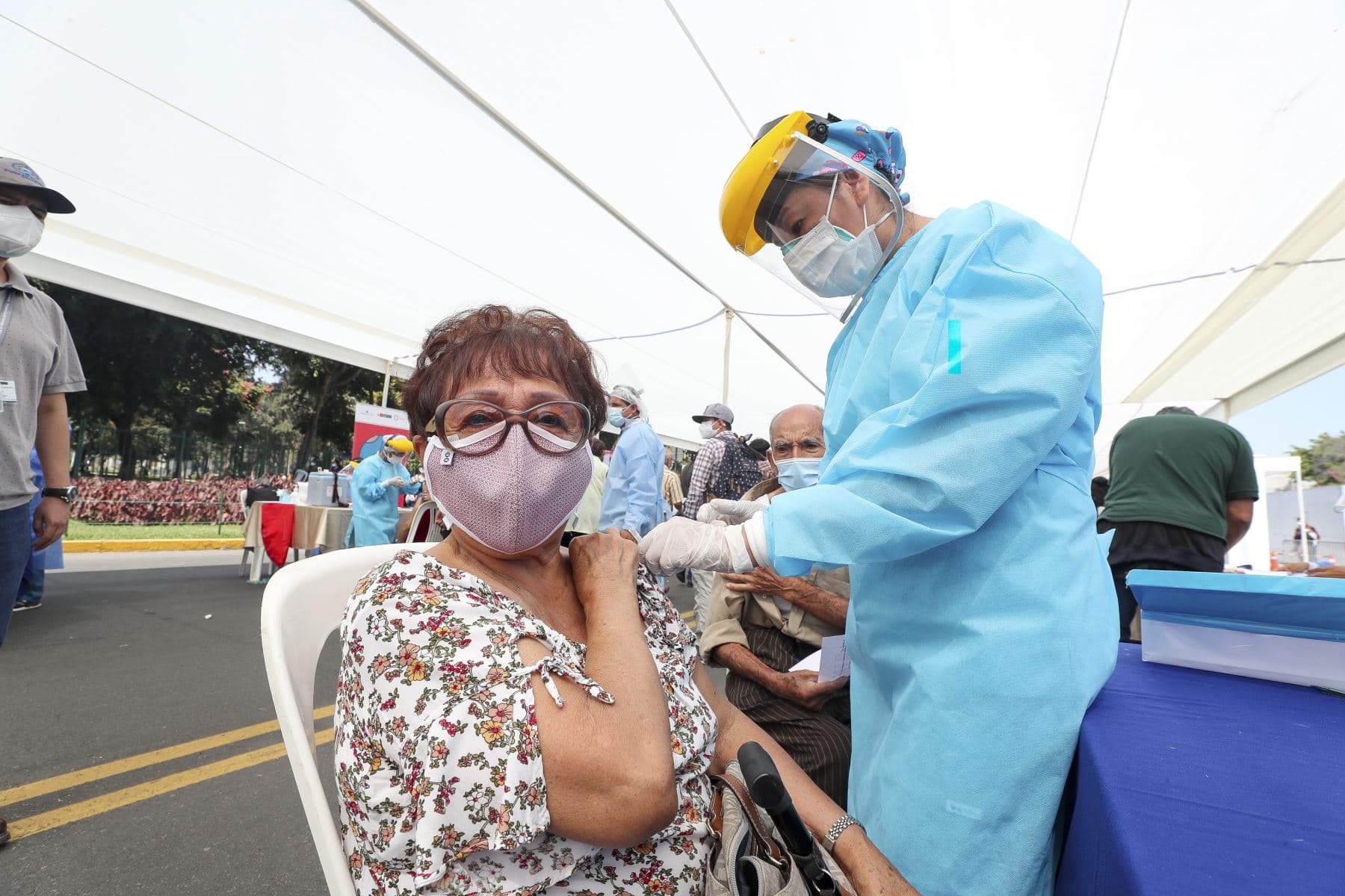 Perú: en julio inicia vacunación a mayores de 50 años