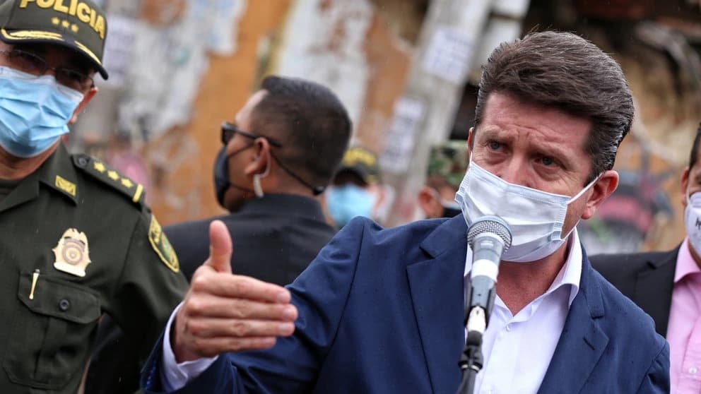 Colombia: Ministro de Defensa se salva de moción de censura