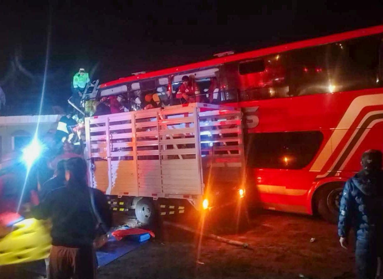 Dos sobrevivientes pierden una pierna tras choque en Camaná