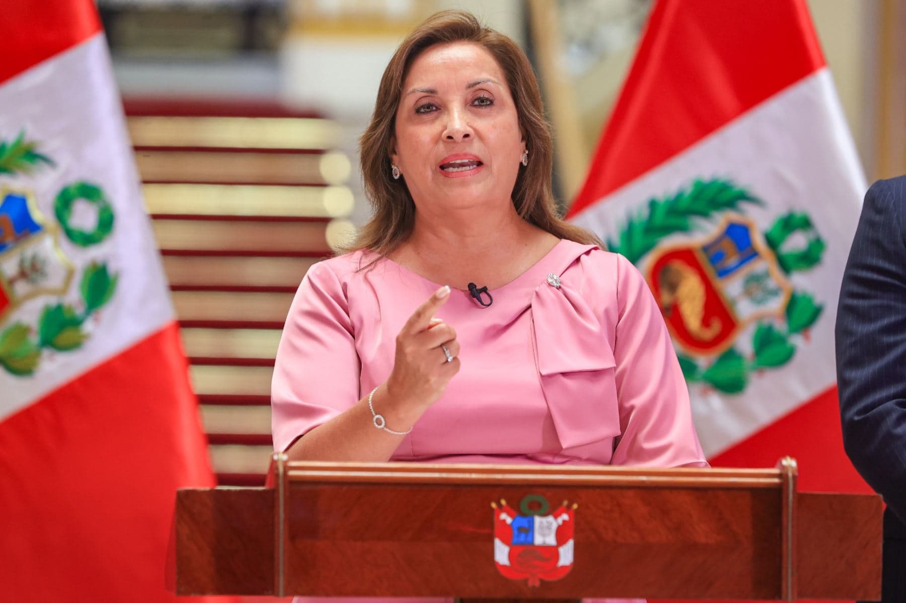 Alistan denuncia constitucional contra Dina Boluarte por cirugías