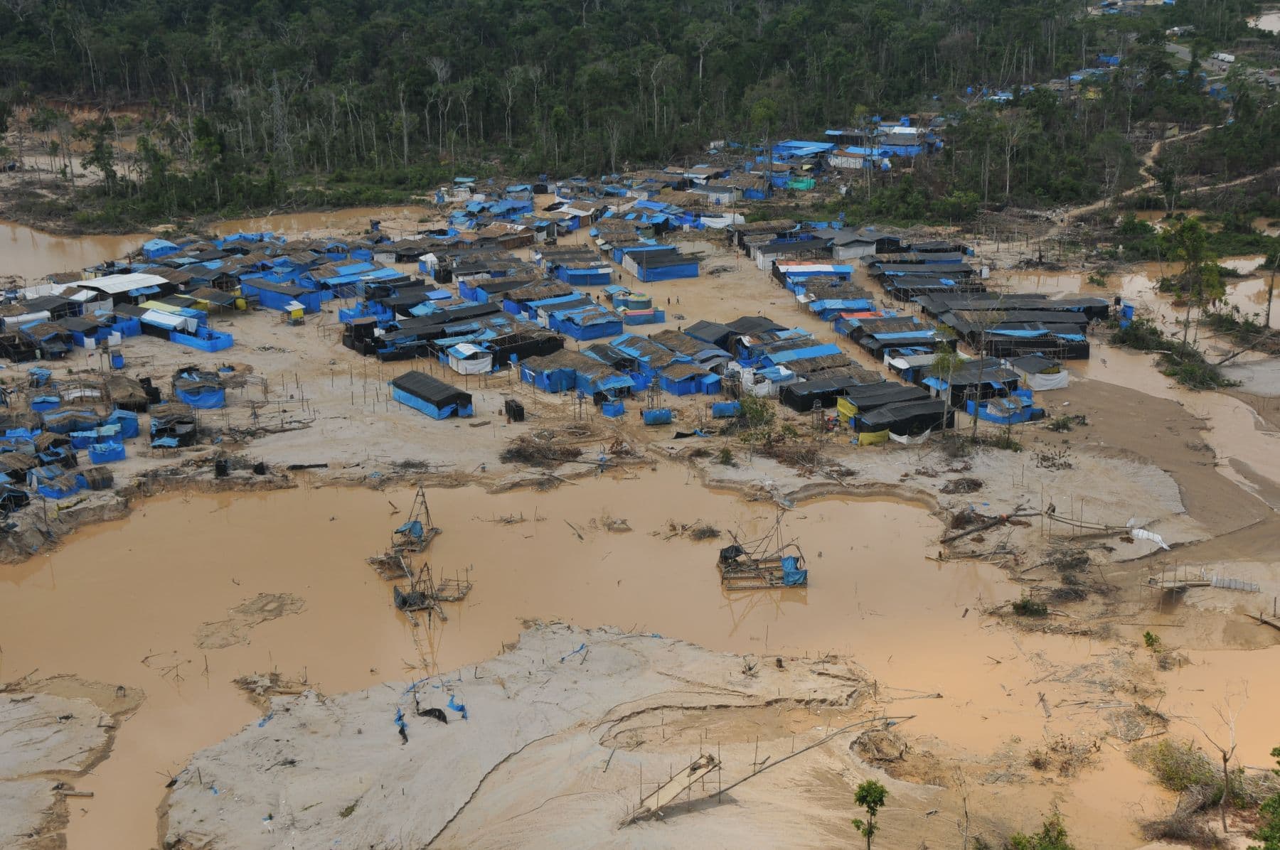 Amplían estado de emergencia contra minería ilegal en la selva