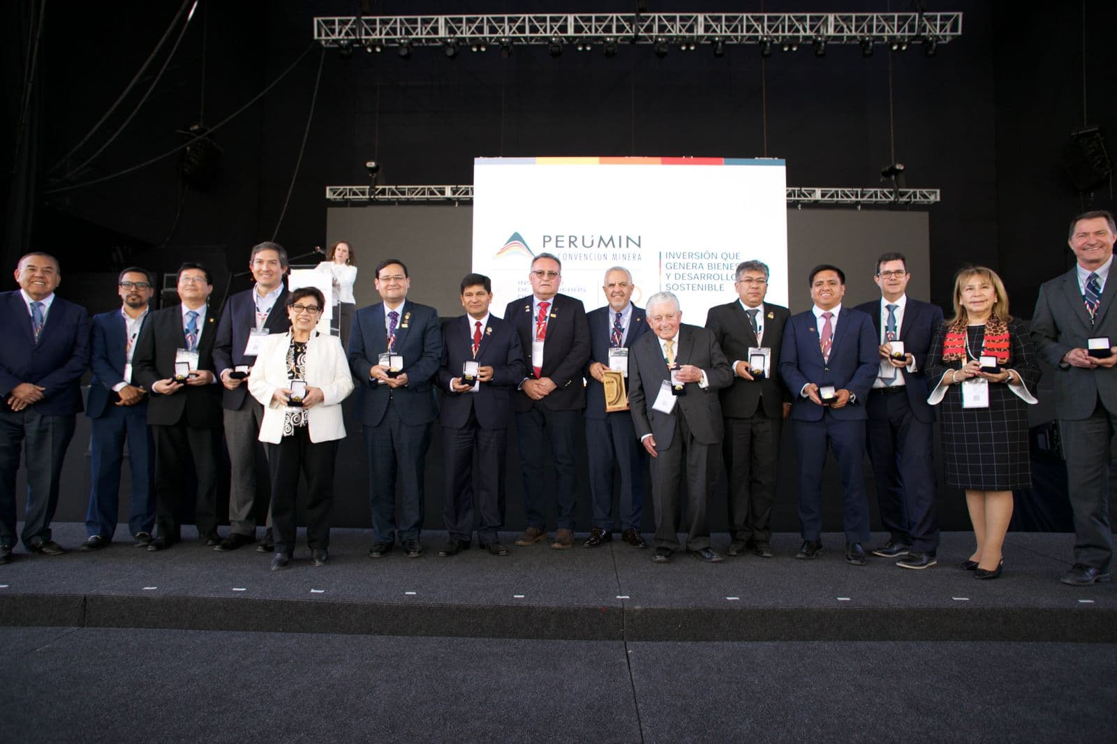 La Cámara de Comercio de Arequipa Impulsa el Clúster Minero Nacional durante la Ceremonia de Premio EMIN