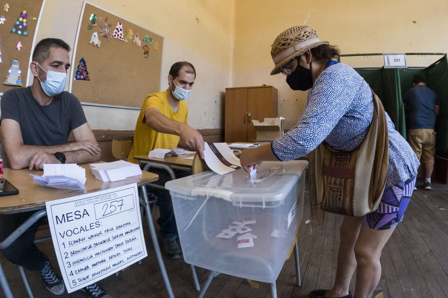 Chilenos van a la urnas para elegir presidente en segunda vuelta