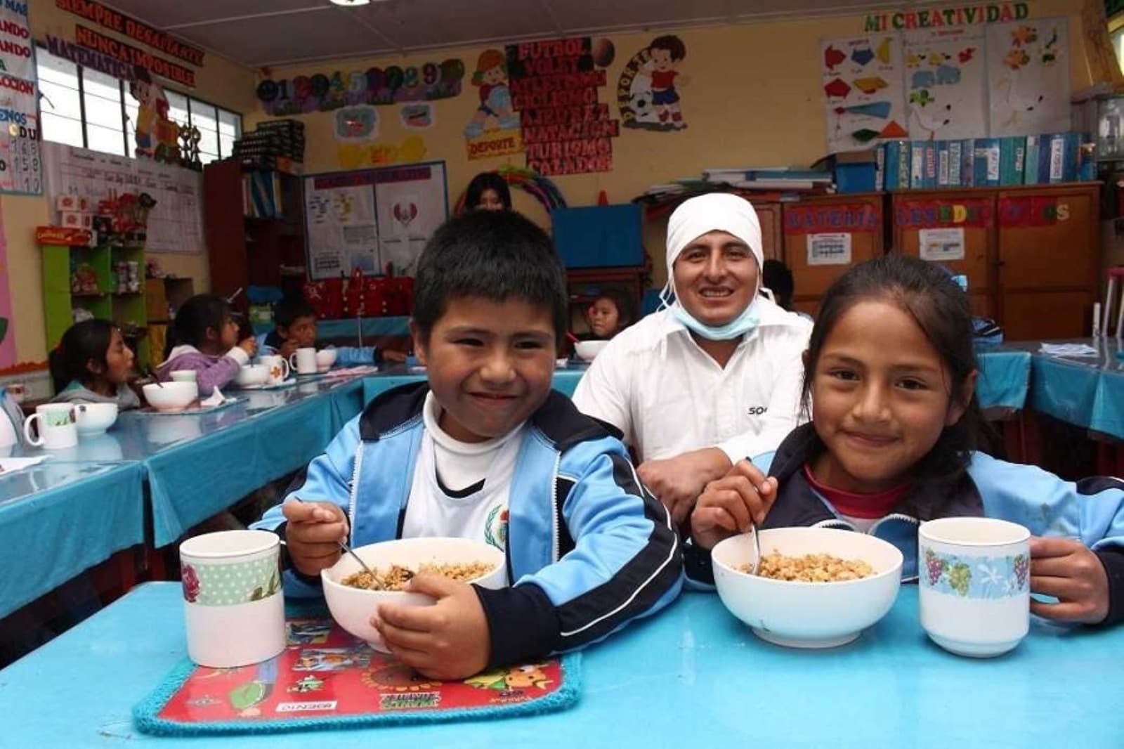 Distribuyen los alimentos para desayunos de 132 mil alumno