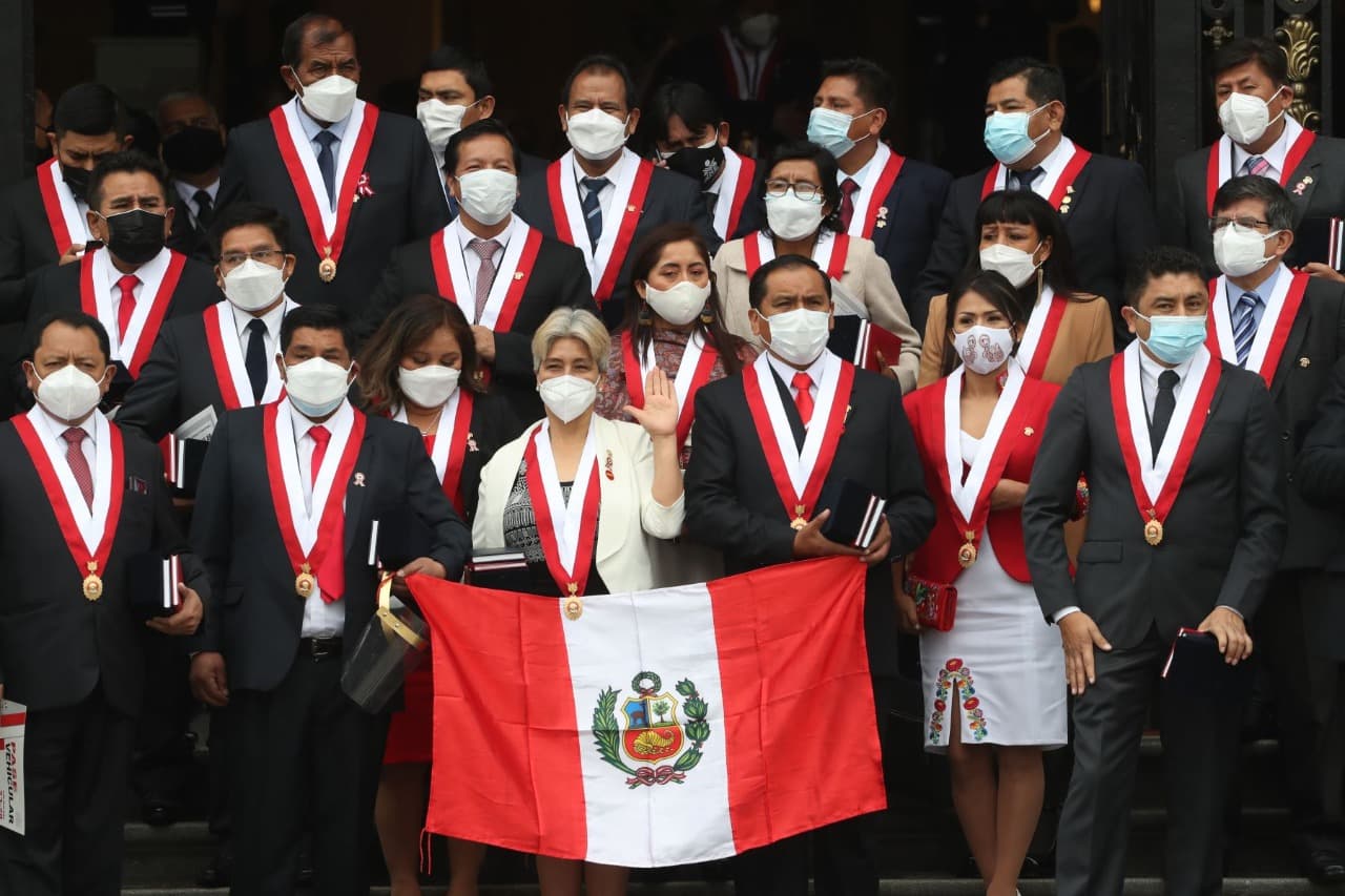 Perú Libre presenta proyecto que elimina restricciones
