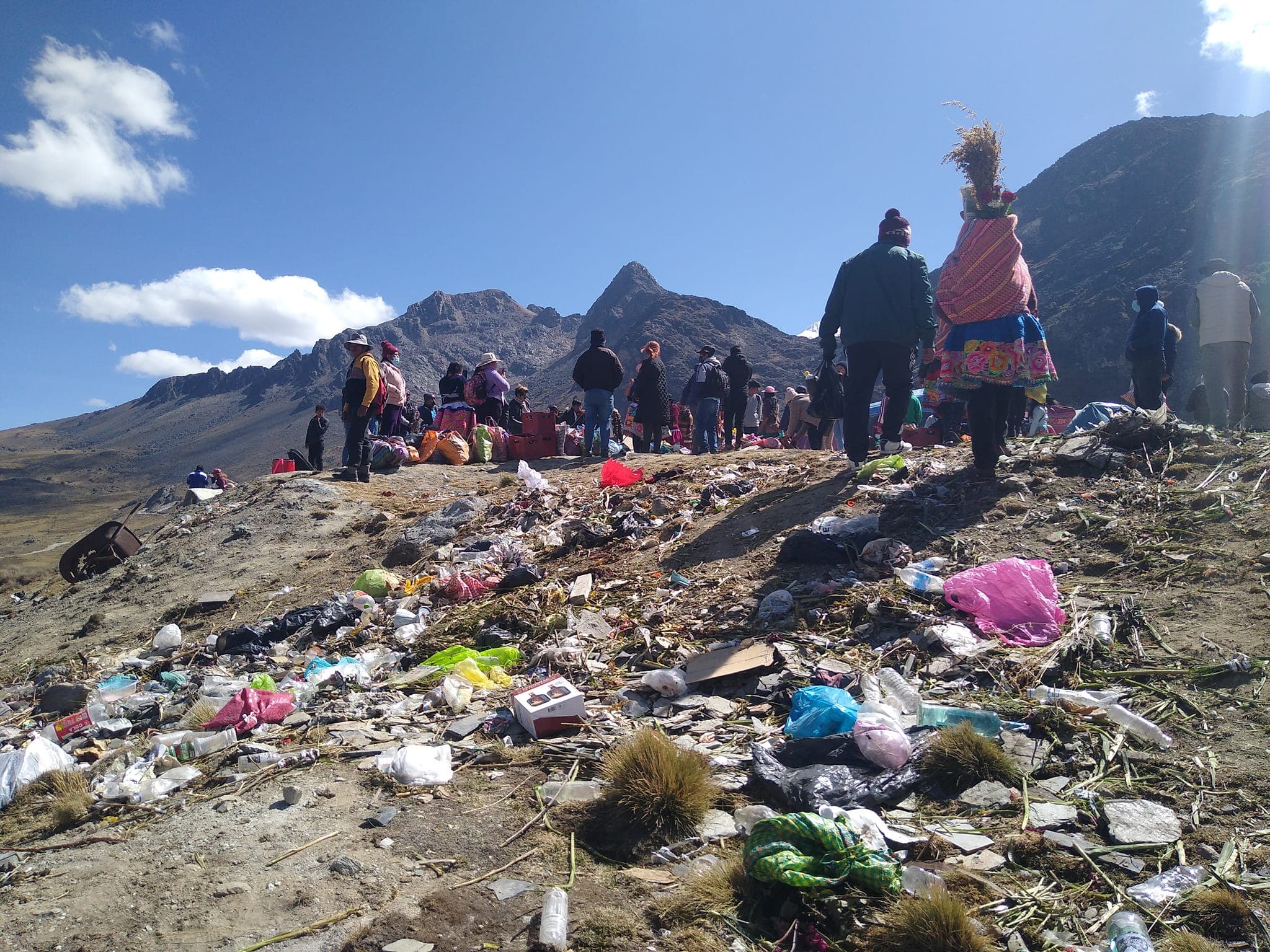 Contaminan el Huaytapallana en la festividad de Santiago