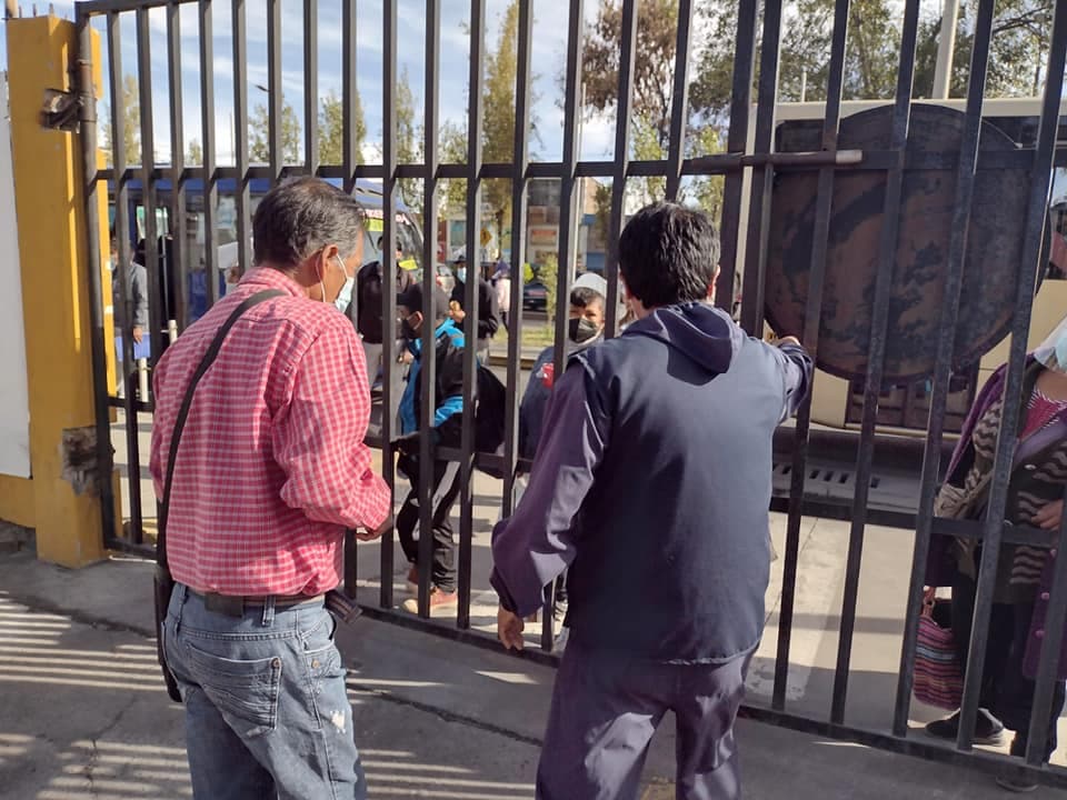 Piden evitar aglomeración de personas en zona externa del hospital Honorio Delgado