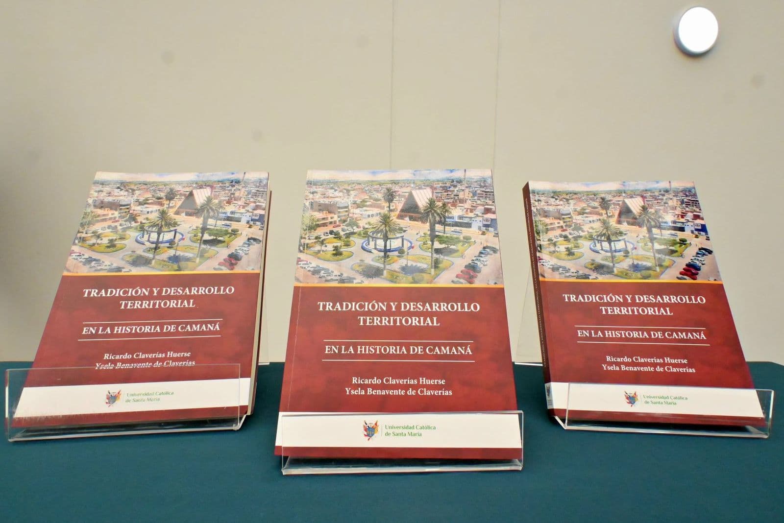 Presentan libro sobre historia y desarrollo territorial de Camaná en la UCSM