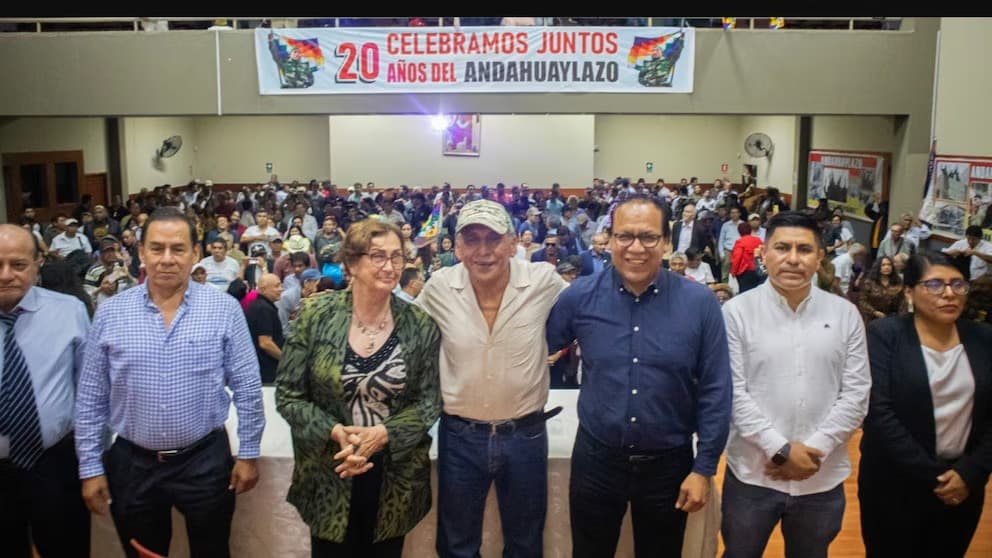 Congresistas son captados rememorando el ‘Andahuaylazo’