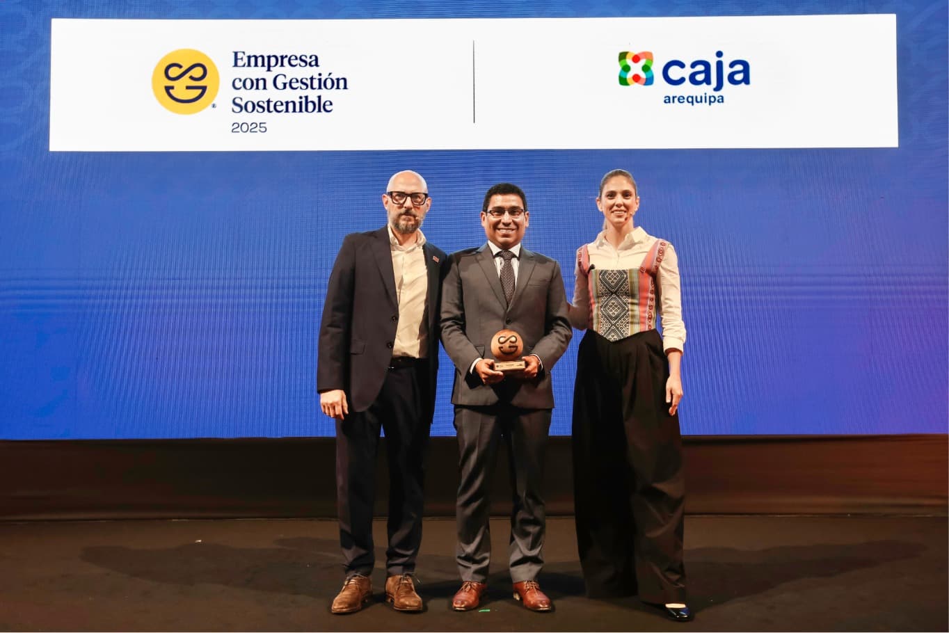 Caja Arequipa recibe por segundo año el Distintivo Empresa con Gestión Sostenible (EGS)