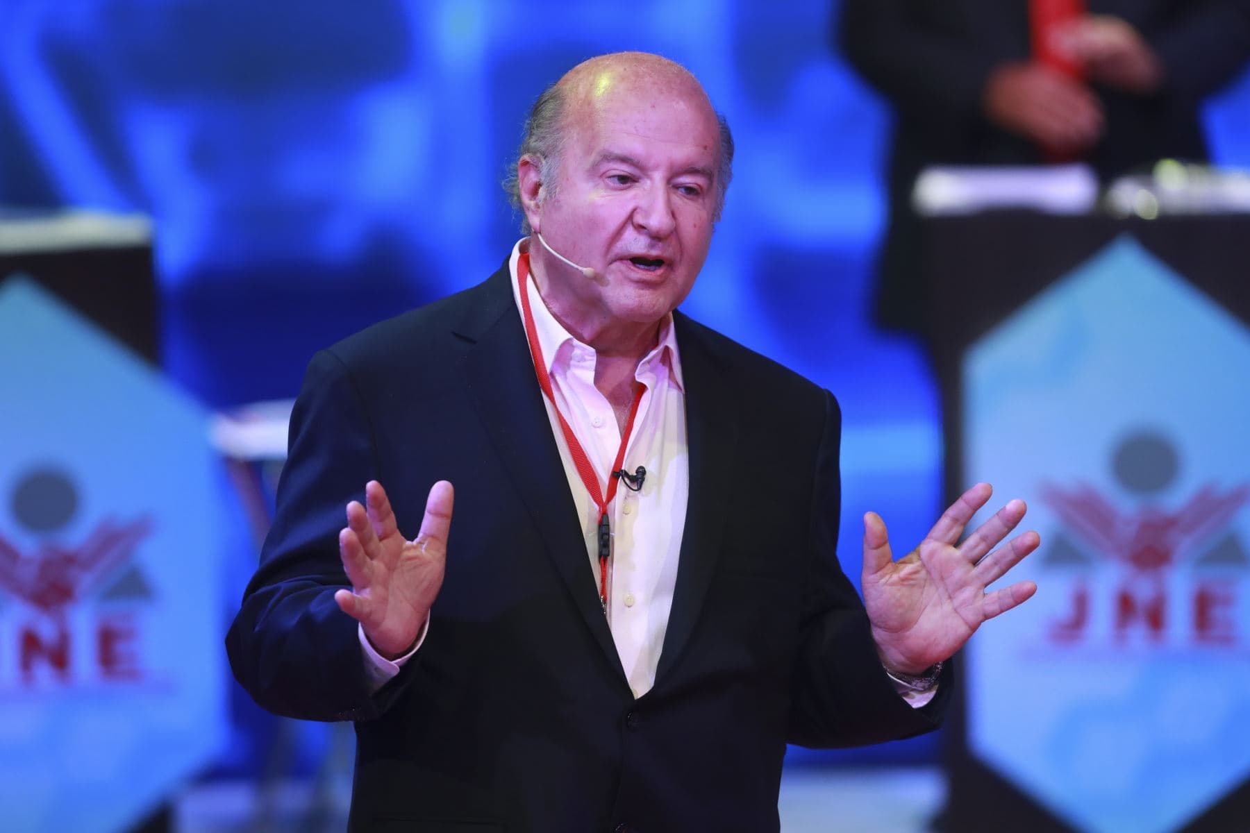 Hernando de Soto: "Ninguno ofrece una solución viable para el país"