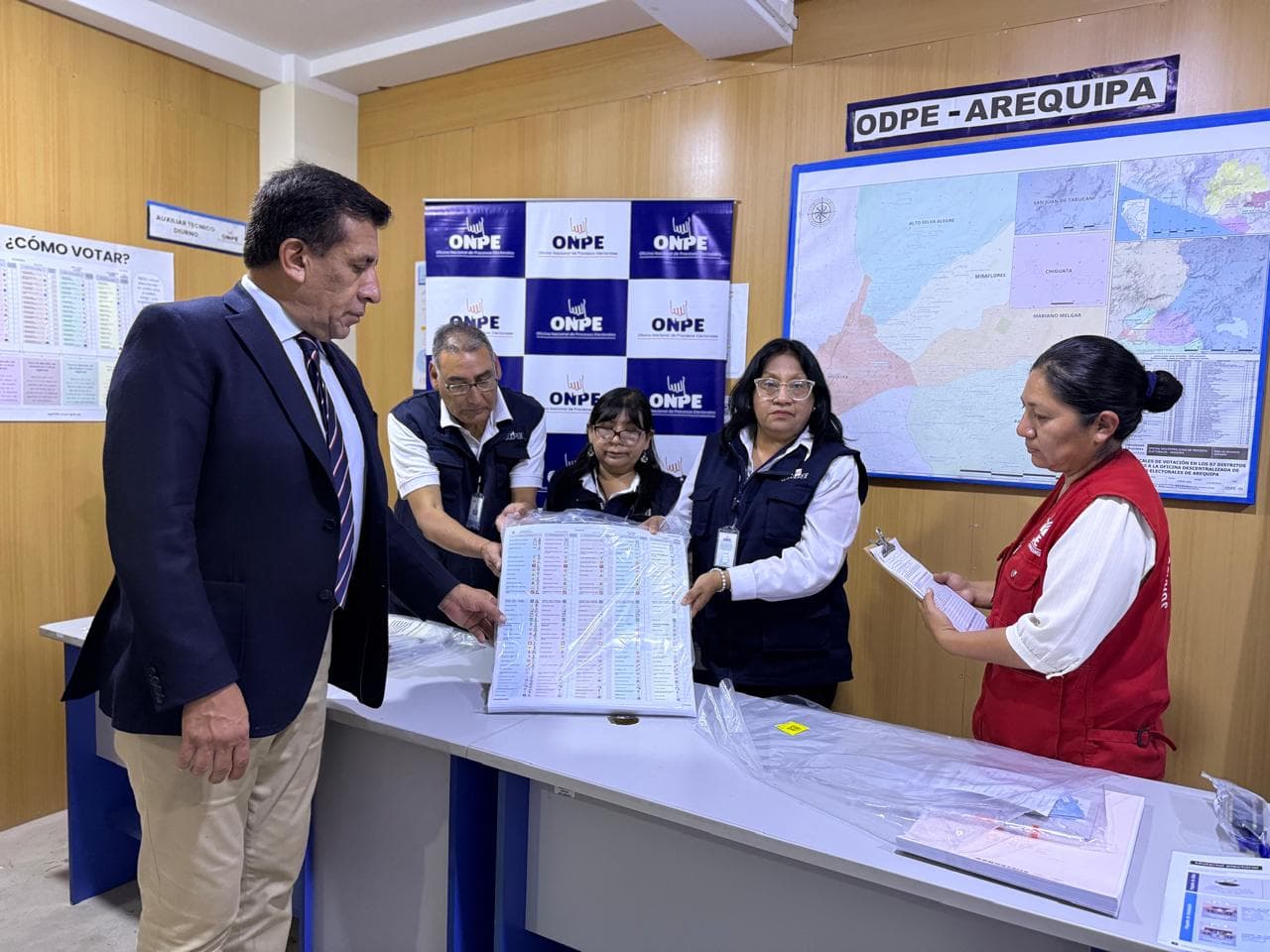 Verifican material electoral para las elecciones del 12 de abril