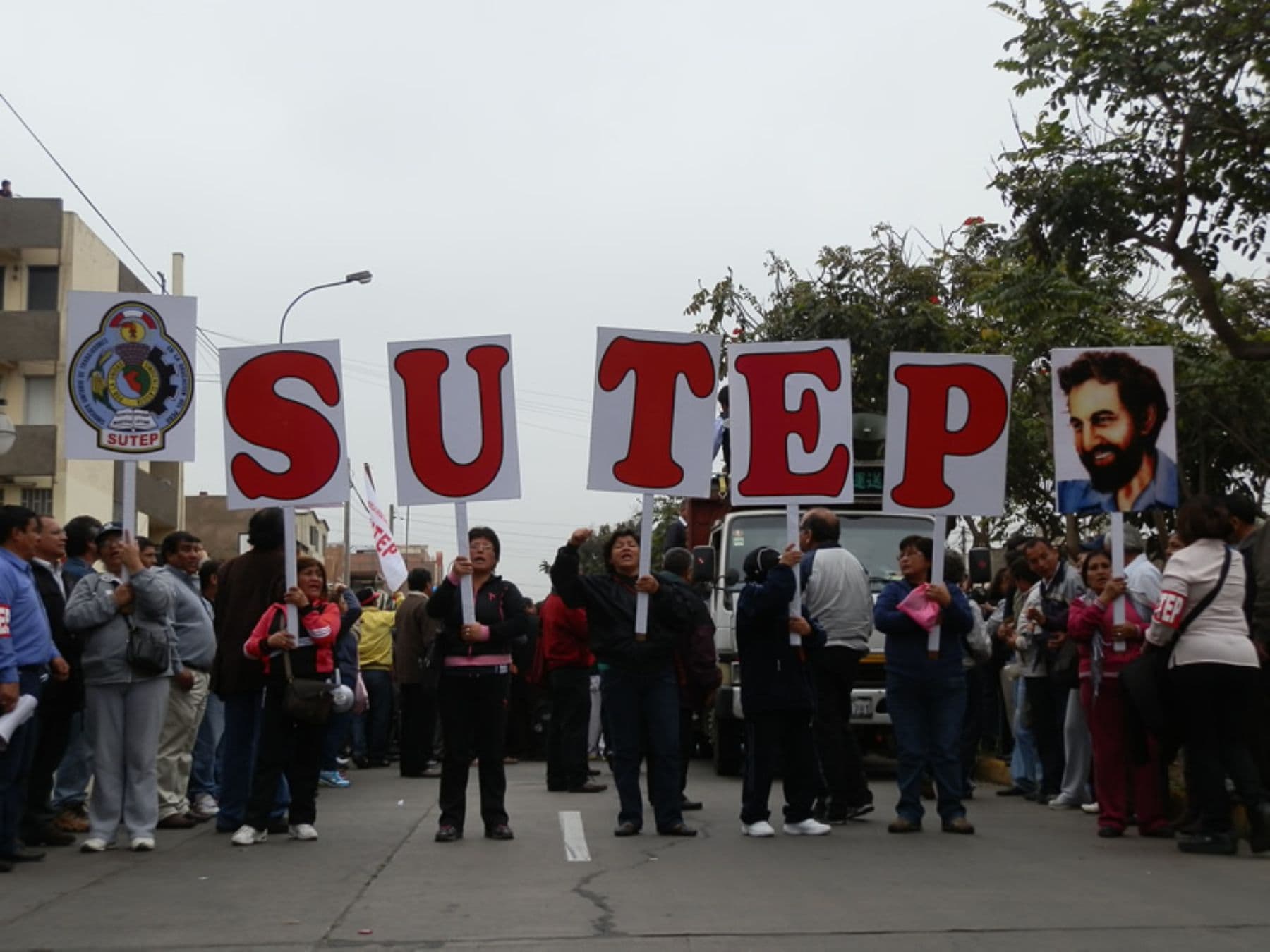 Convocan a paro nacional de maestros para el 29 de octubre