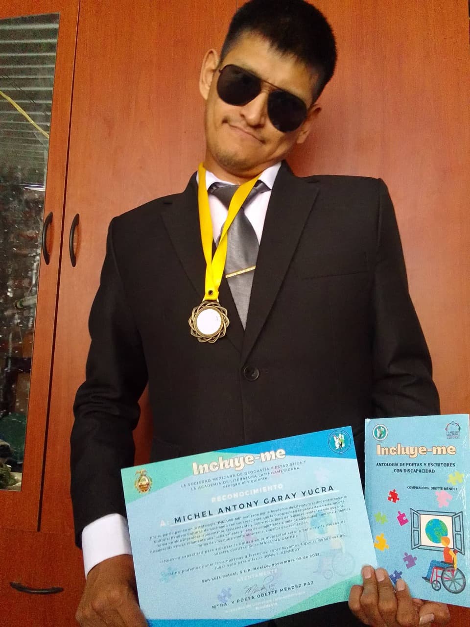 Michael, un talento literario que venció la adversidad