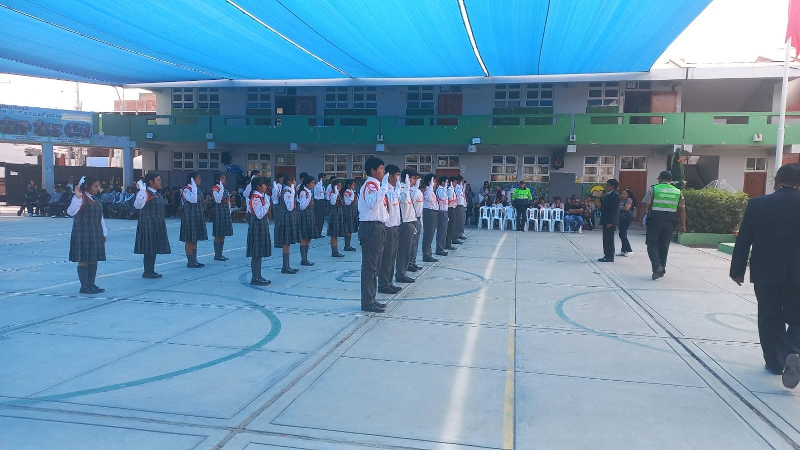 Denuncian ejercicios como sanción por tardanzas en colegio de Arequipa