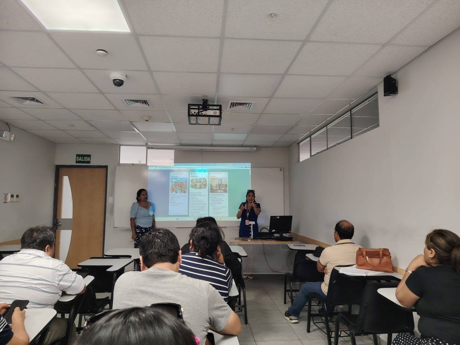 Docentes podrán acceder a cursos de actualización virtual