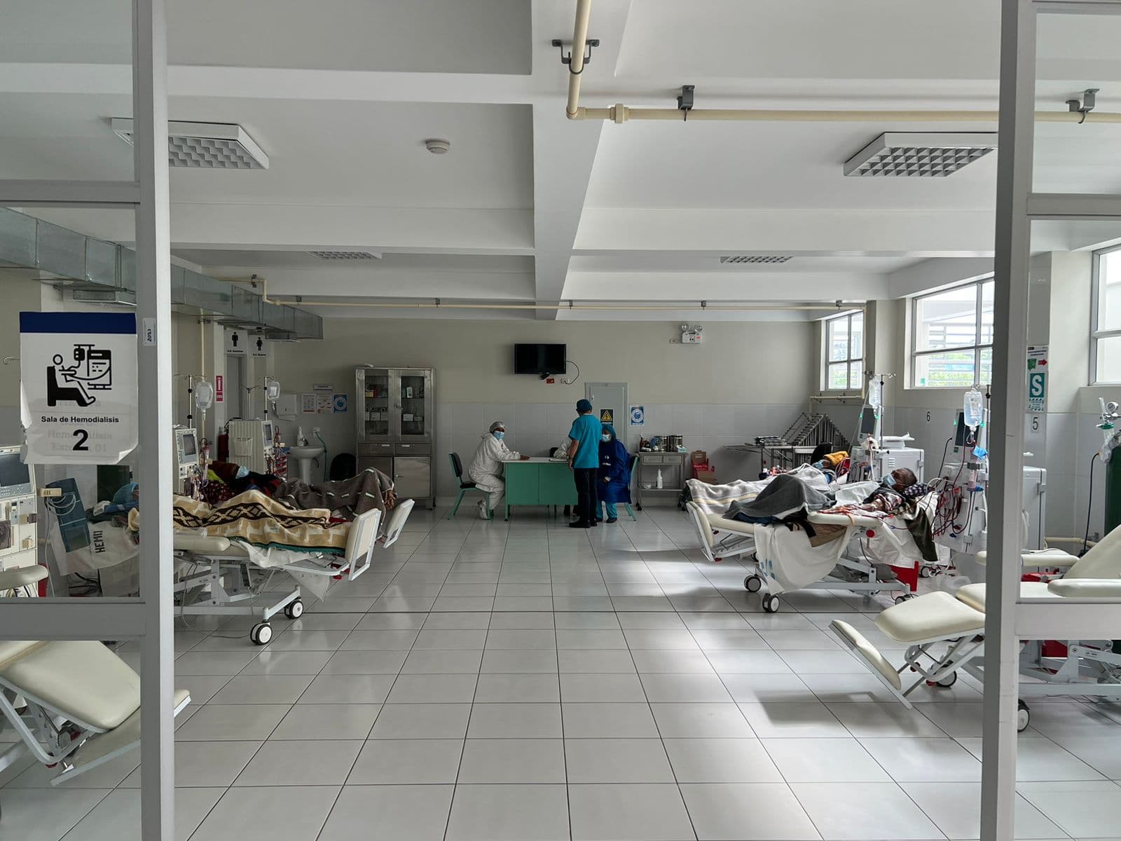 Hospital Honorio Delgado con más máquinas de hemodiálisis