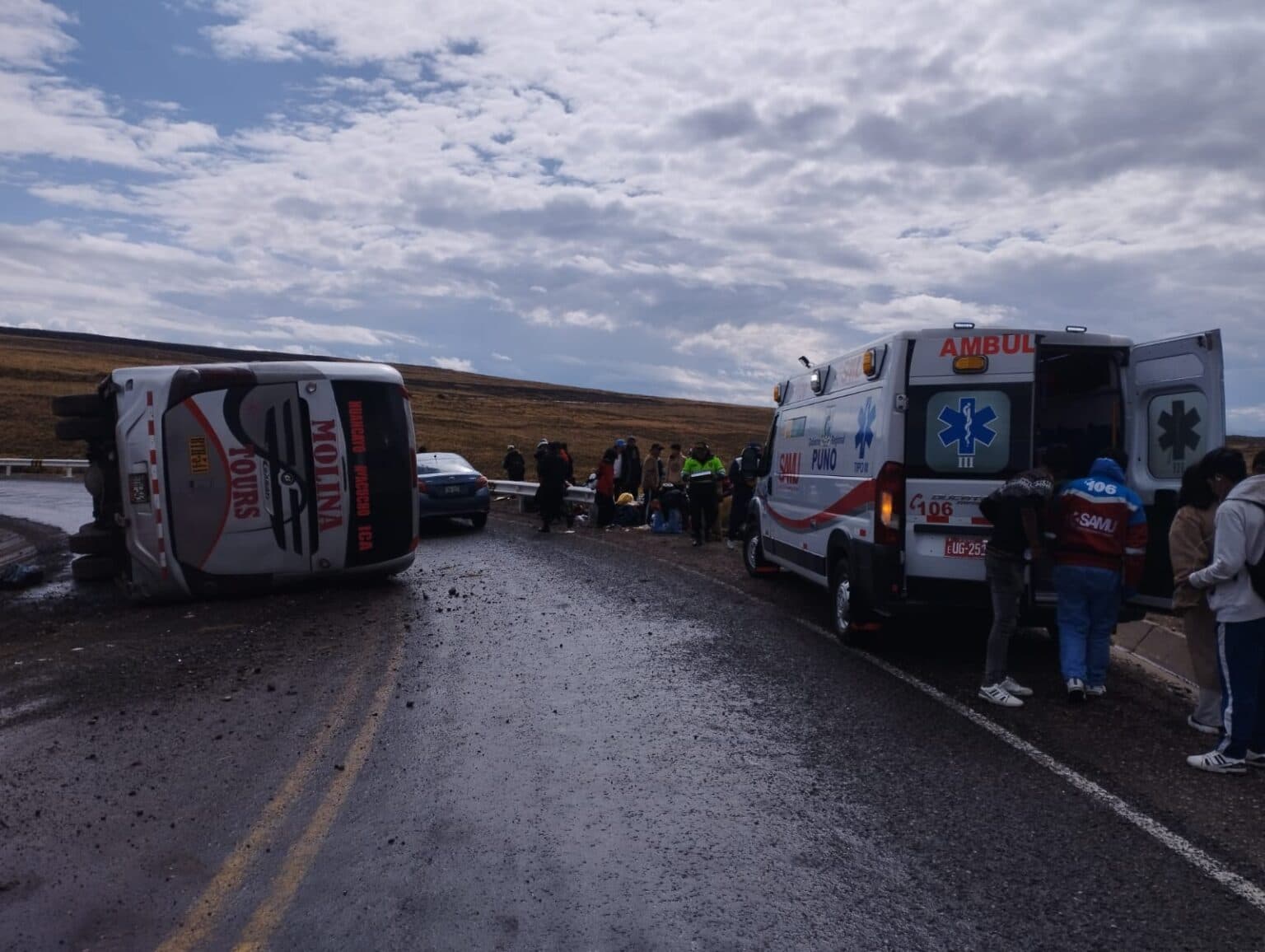 Bus con promoción de colegio se despista y deja heridos