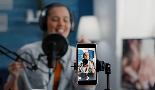 Buscan regular a creadores de contenido e influencers del país