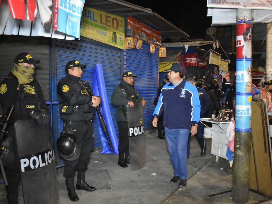 Cierran quinto mercado en el Avelino por atención informal