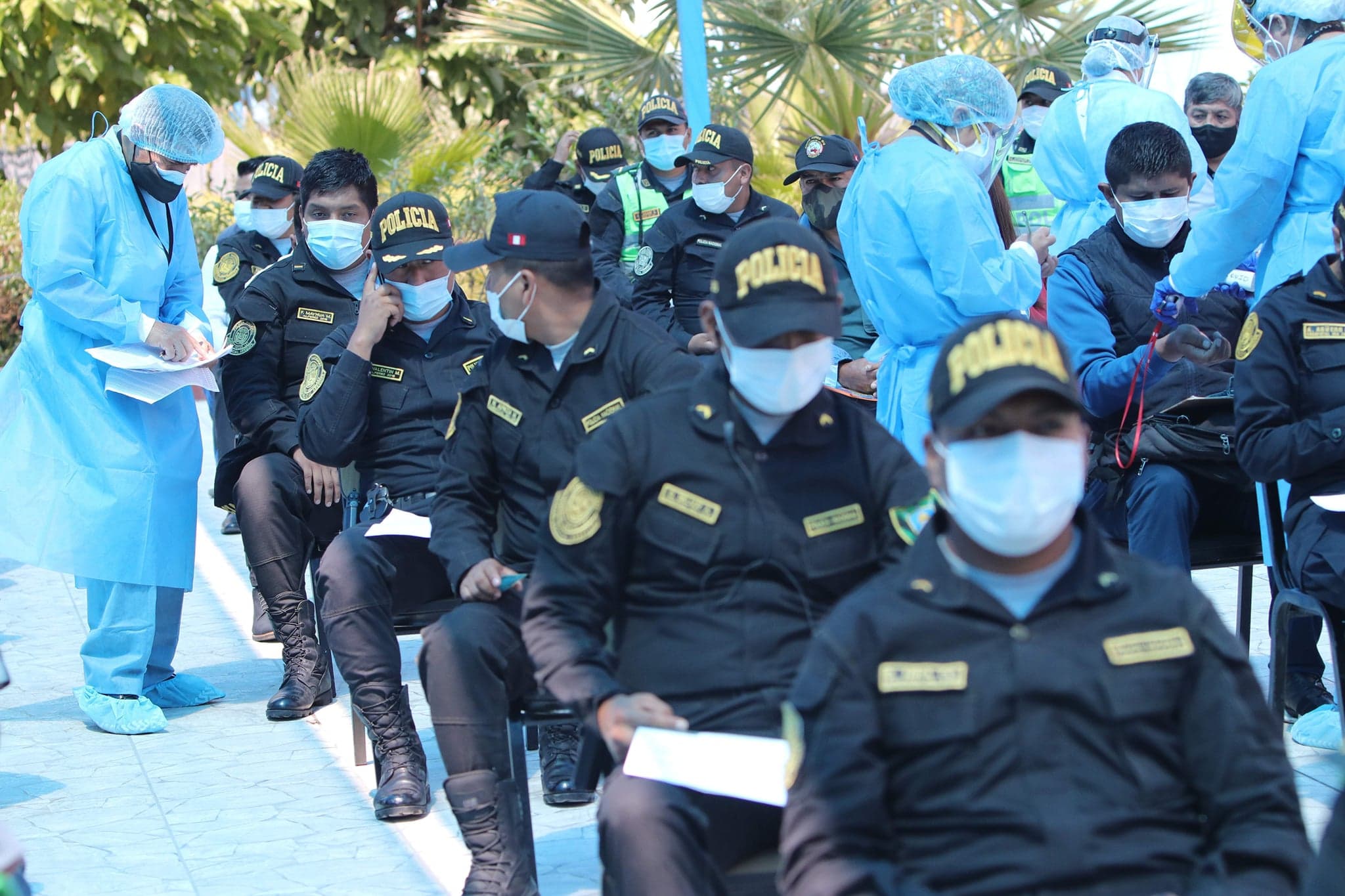 Arequipa: familiares de policías habrían sido incluidos en lista de vacunas