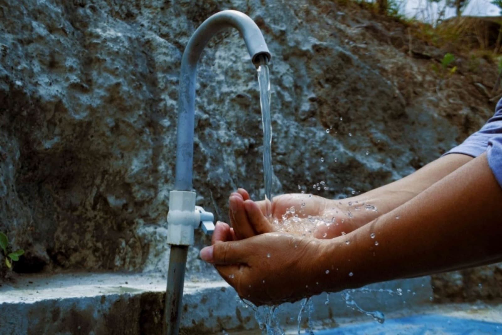 Suspenden el agua potable hasta las 23:00 horas en 11 distritos