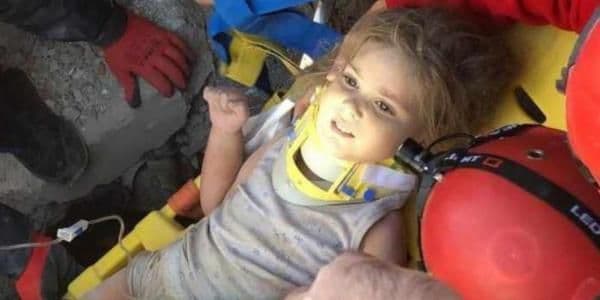 Turquía: Después de 91 horas del terremoto rescatan a niña de 3 años