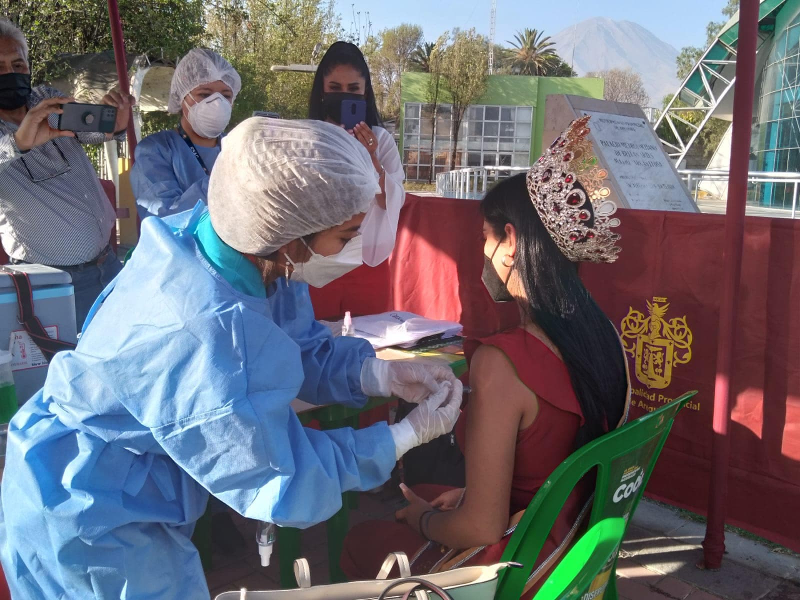 Personal de salud atiende emergencias y vacunación