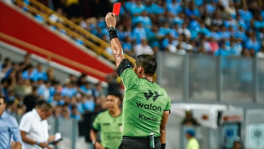 Lozano pide que los árbitros no sean protagonistas del Clausura