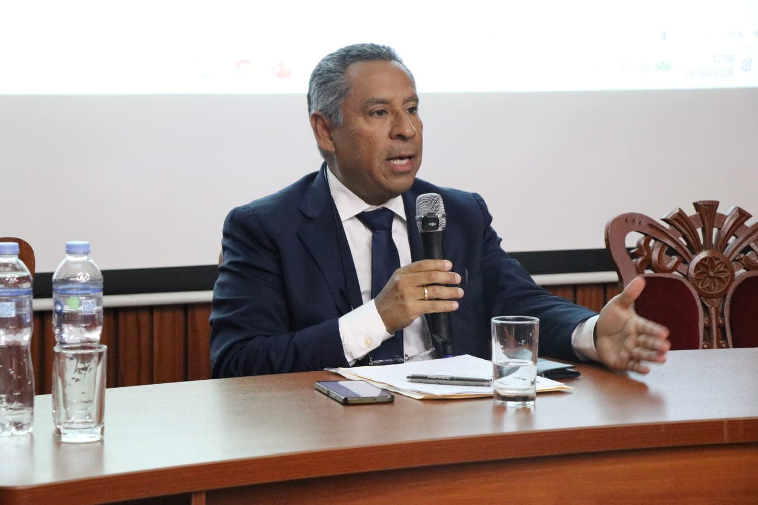 Magistrado del Tribunal Constitucional analizó casos emblemáticos en la Universidad La Salle