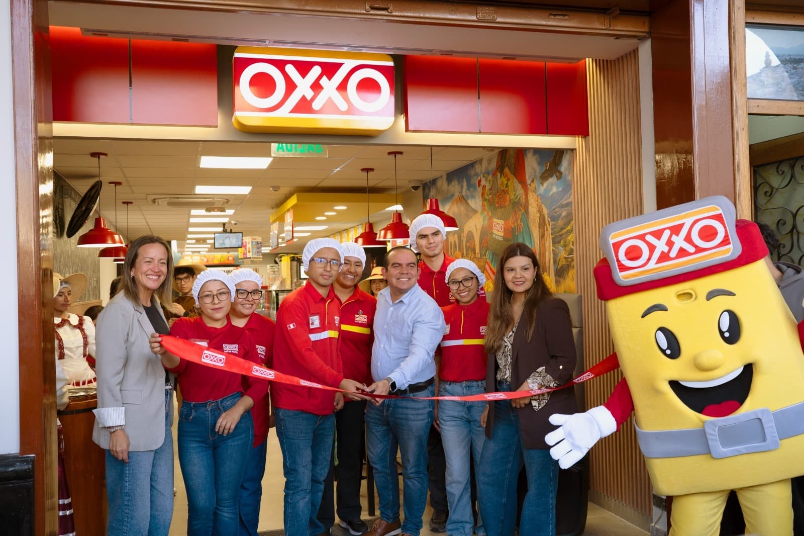 OXXO alcanza 21 locales tras nueva apertura en Arequipa cerca a la Plaza de Armas