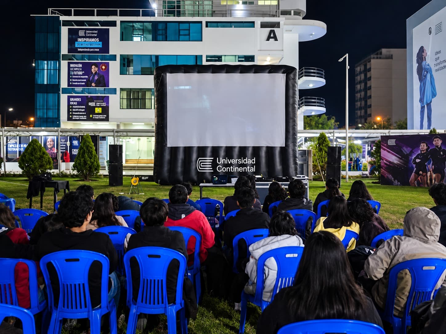 Universidad Continental invita a vecinos de Arequipa a disfrutar de cine al aire libre