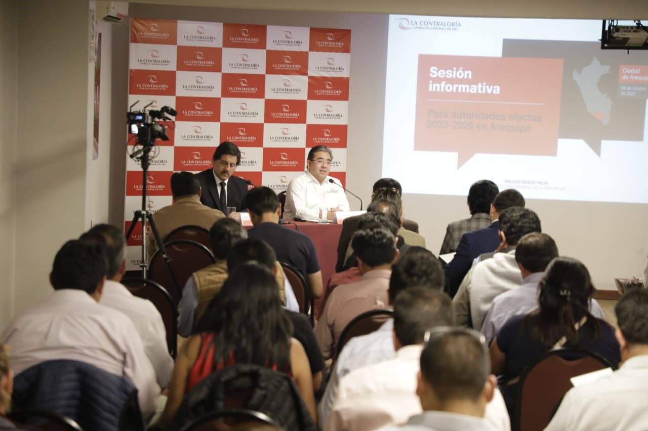 Contraloría orienta a nuevas autoridades