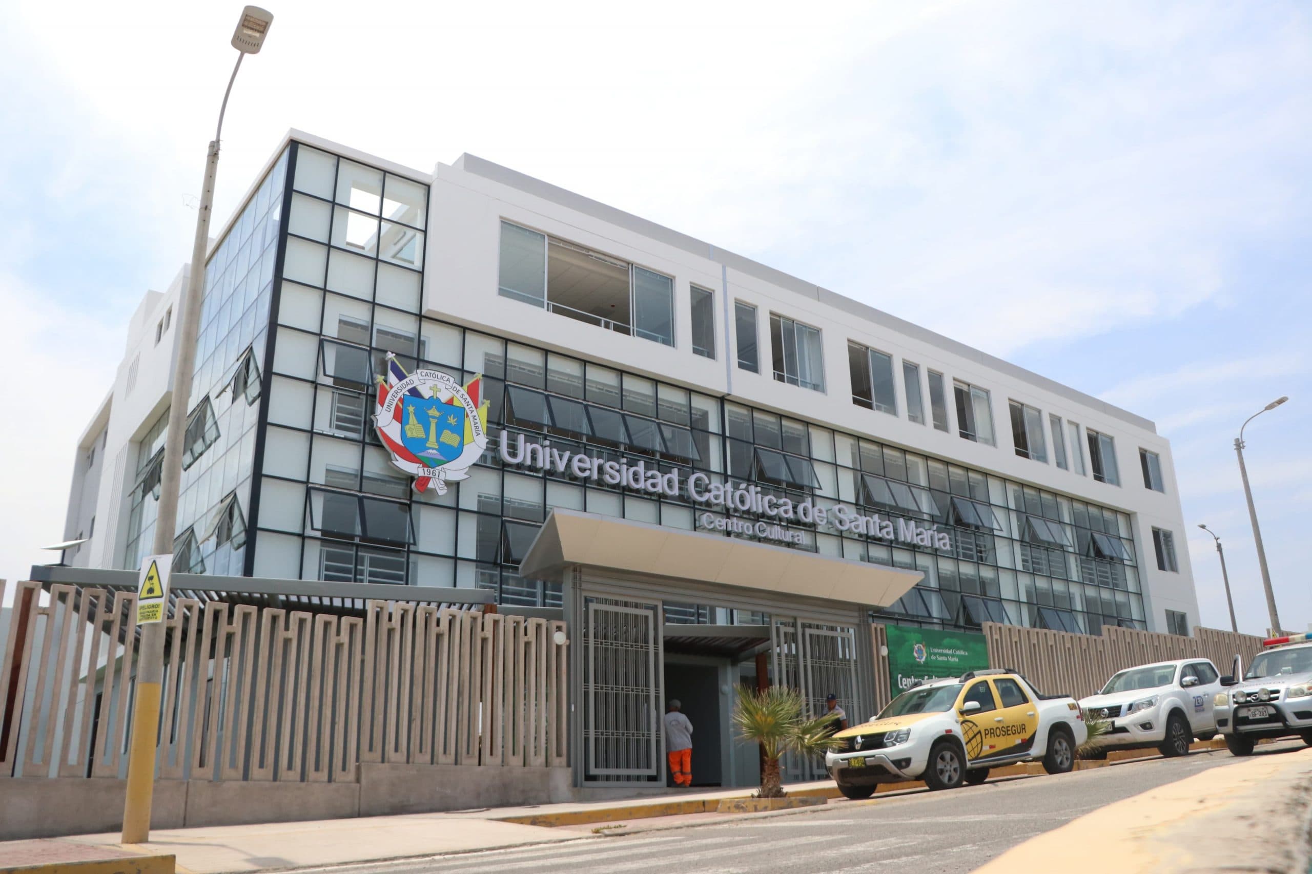 UCSM presenta moderno y equipado Centro Cultural en Mollendo