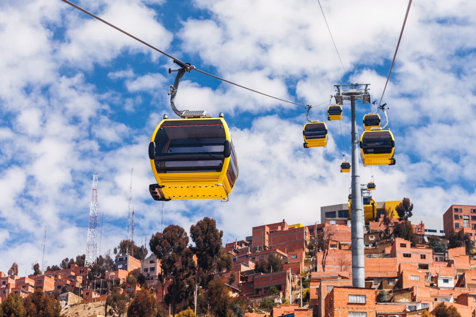 Proponen teleférico solar para combatir la contaminación del aire