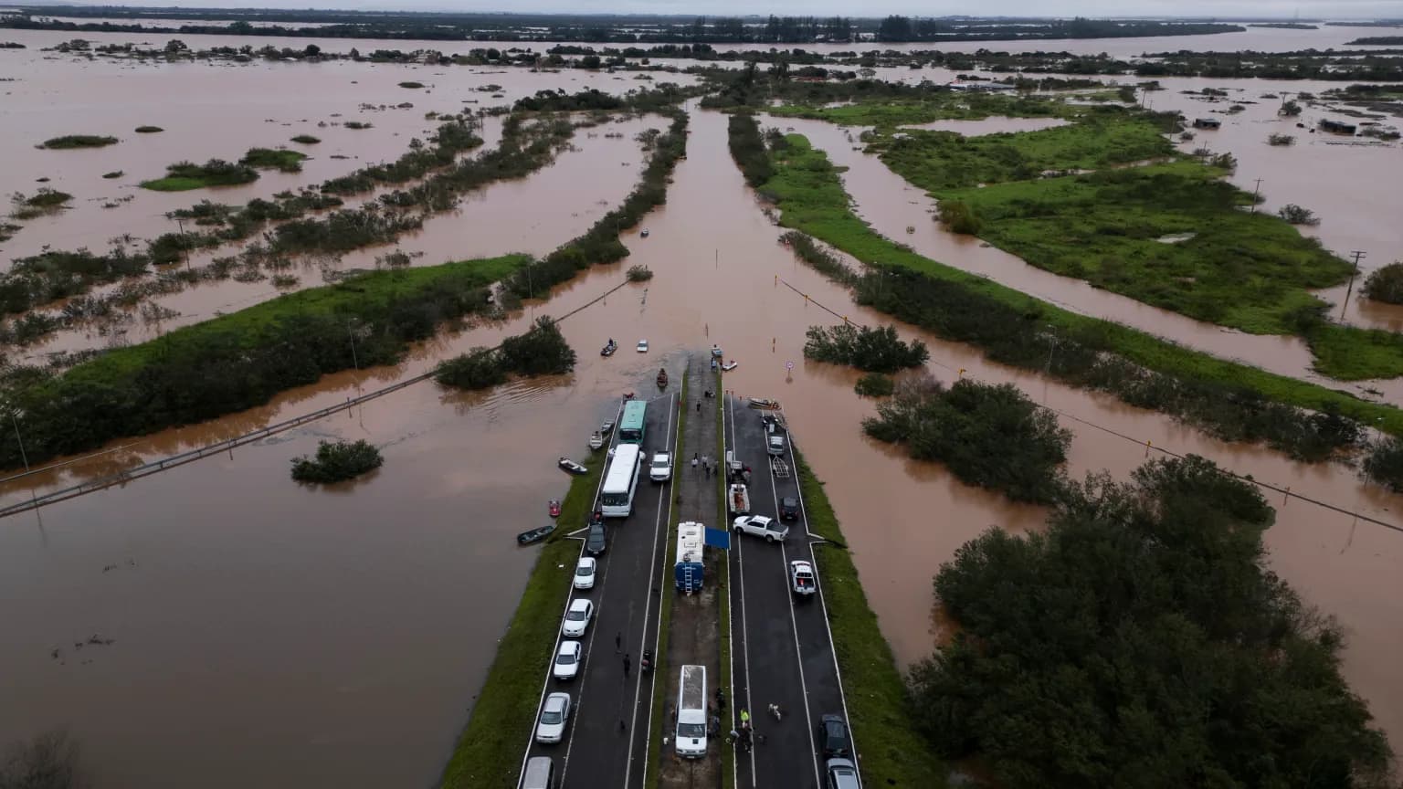 Inundaciones dejan 57 víctimas mortales en Brasil