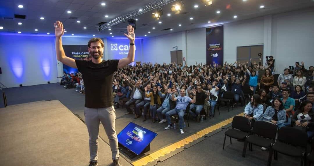 Tico Pérezgrovas potencia la cultura y el propósito en Caja Arequipa