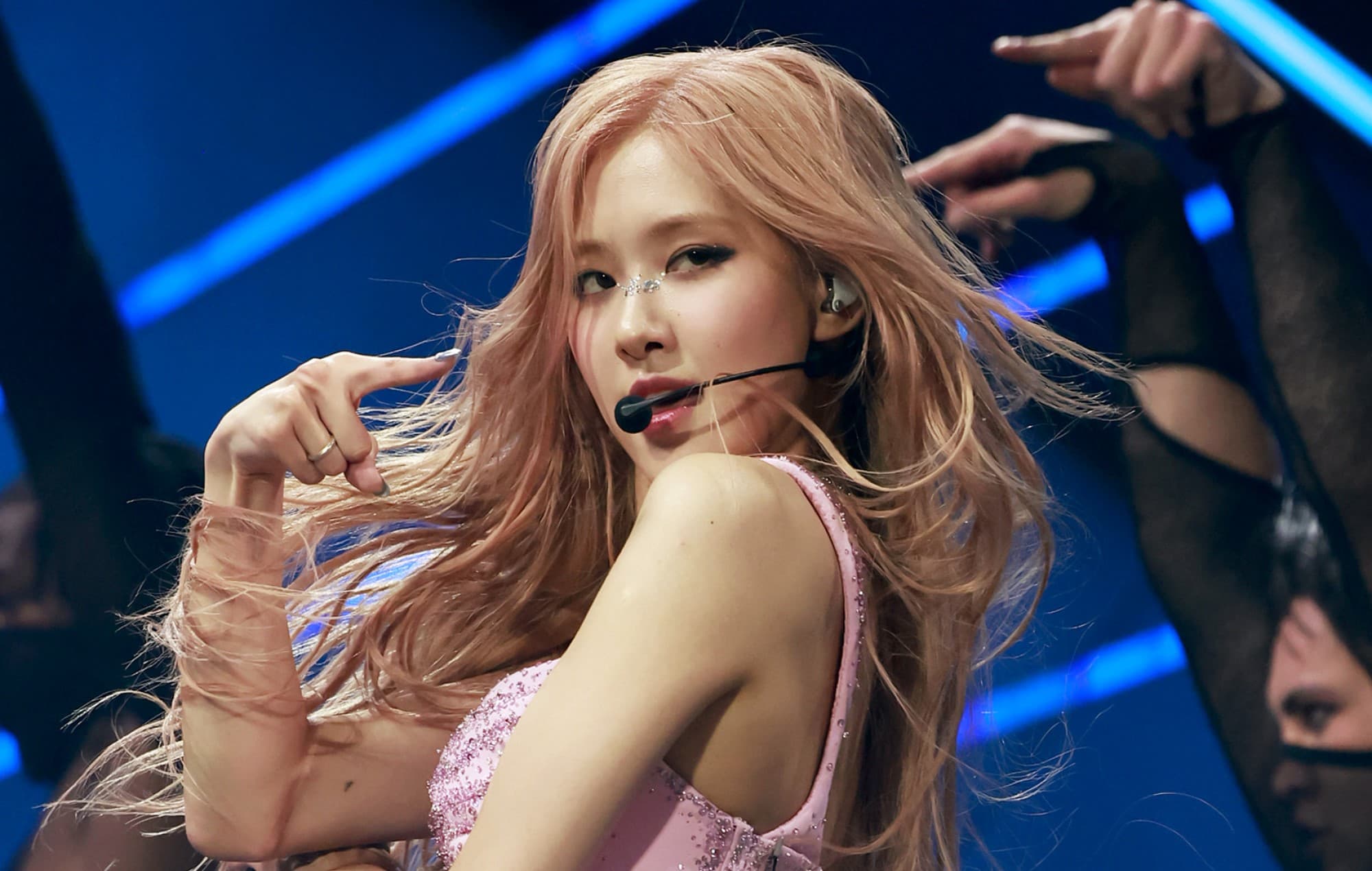 Rosé lanzará su primer álbum en solitario en diciembre