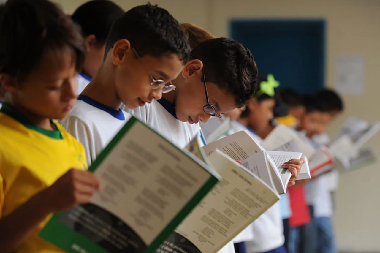 Estudiantes no podrán hacer uso de celulares en colegios
