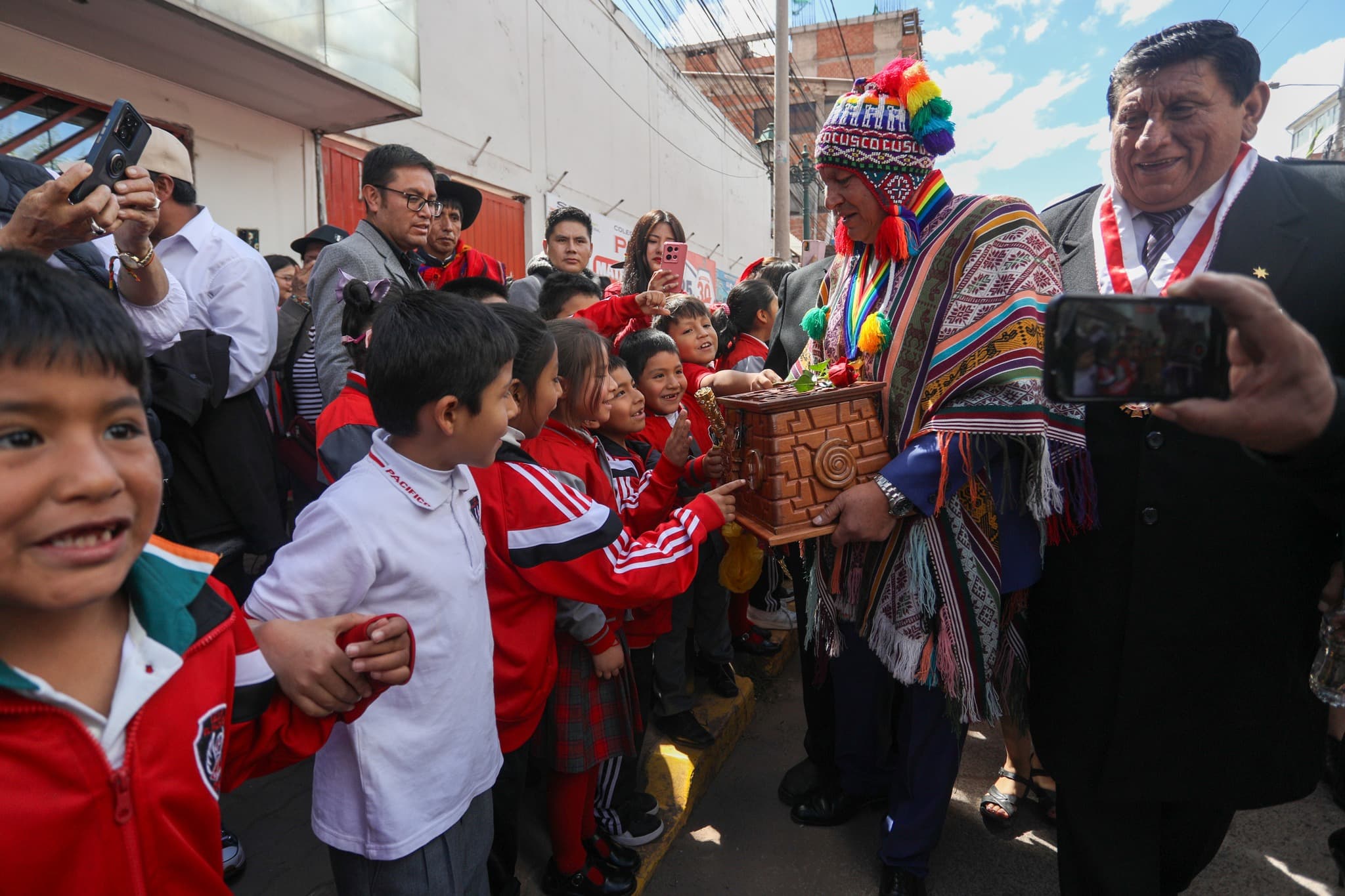 Reciben restos simbólicos de hijo de Túpac Amaru II