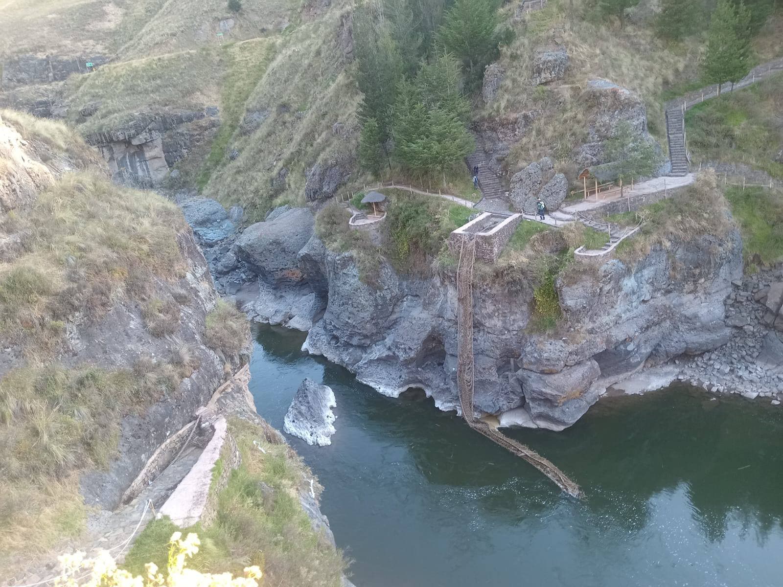 Investigan daños a puente histórico incaico en Cusco
