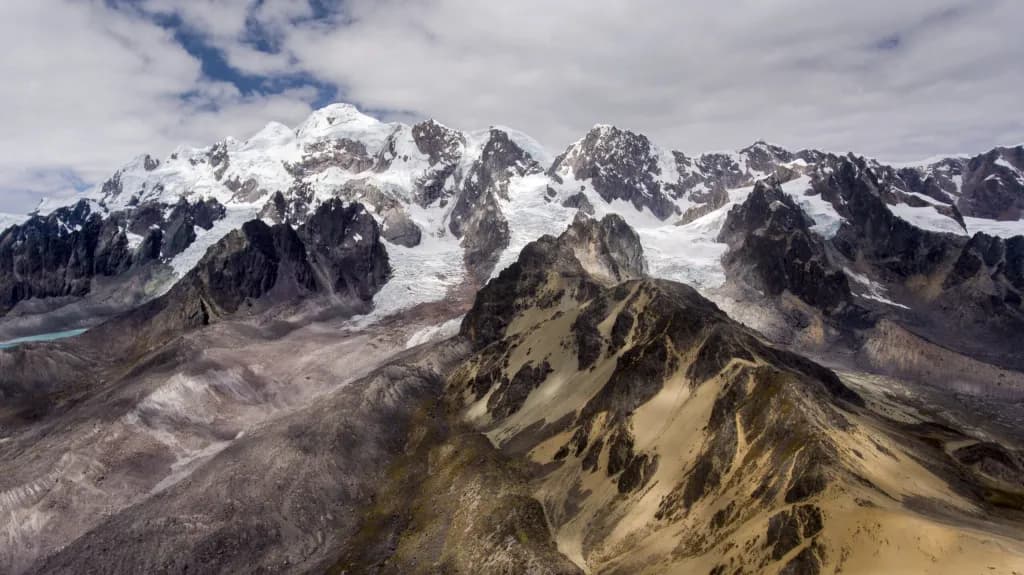 Más de 500 lagunas glaciares están en riesgo de desborde