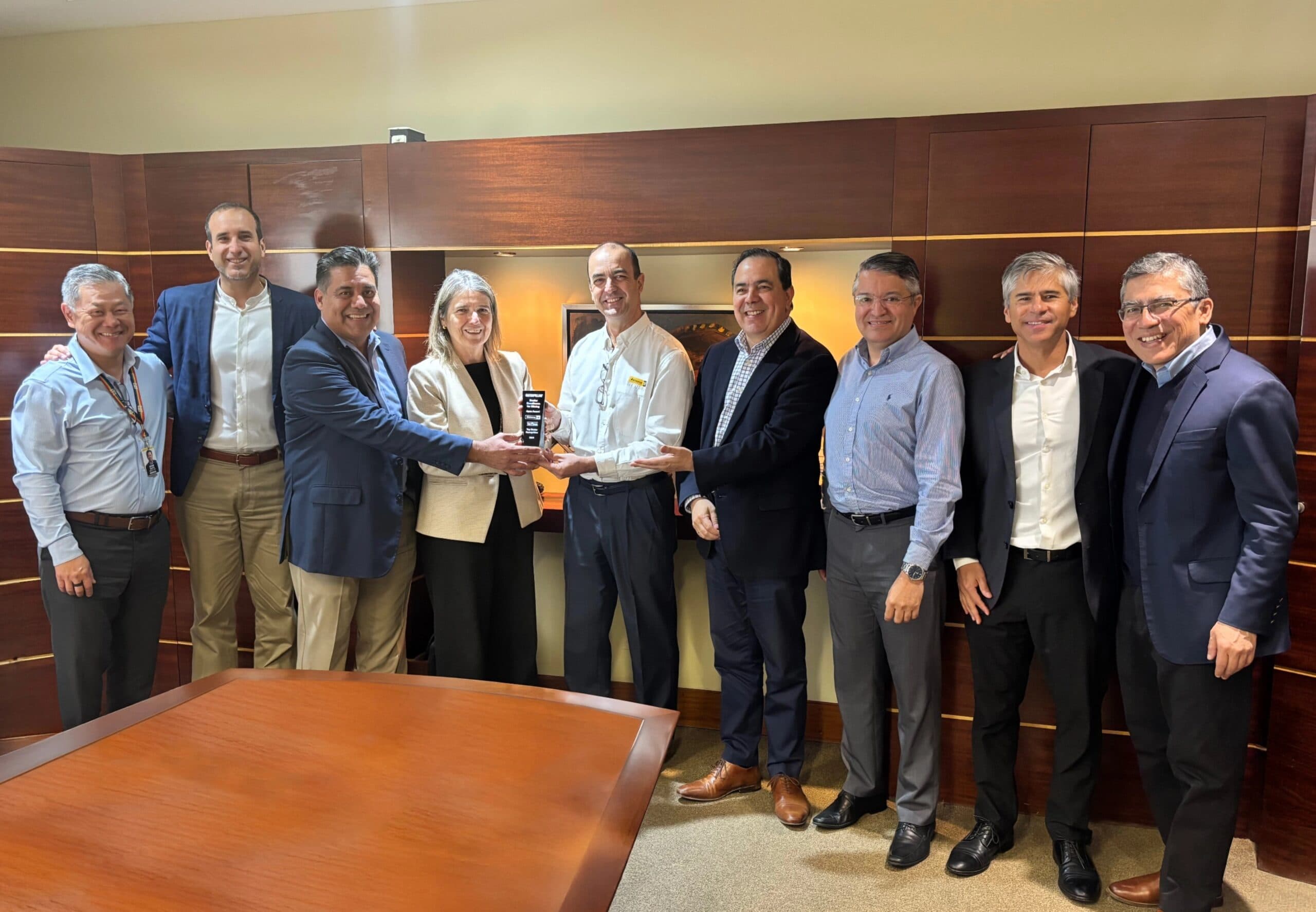 Ferreyros recibe premio a mejor dealer minero de Caterpillar en el mundo