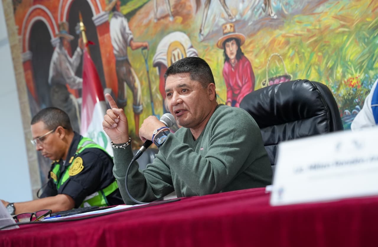 Víctor Hugo Rivera admite debilidad de su gestión para afrontar comercio informal y transporte público